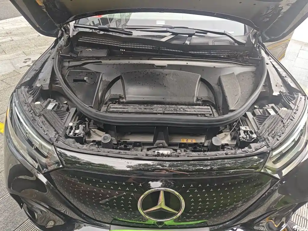Mercedes-Benz EQE SUV — миниатюра 11