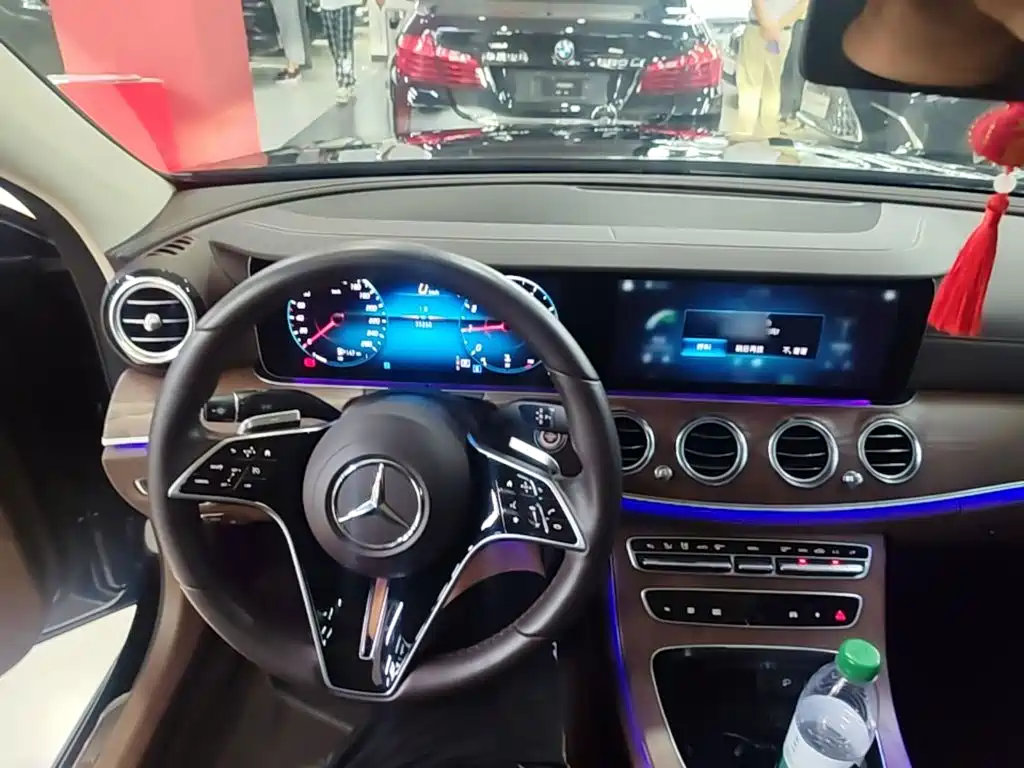 Mercedes-Benz E-Class — миниатюра 11