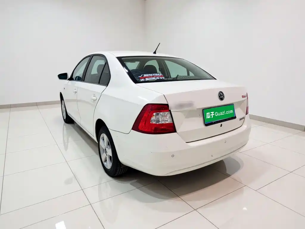 Skoda Rapid — миниатюра 4