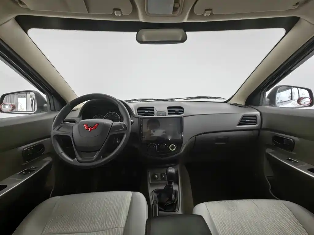 Wuling Hongguang — миниатюра 5