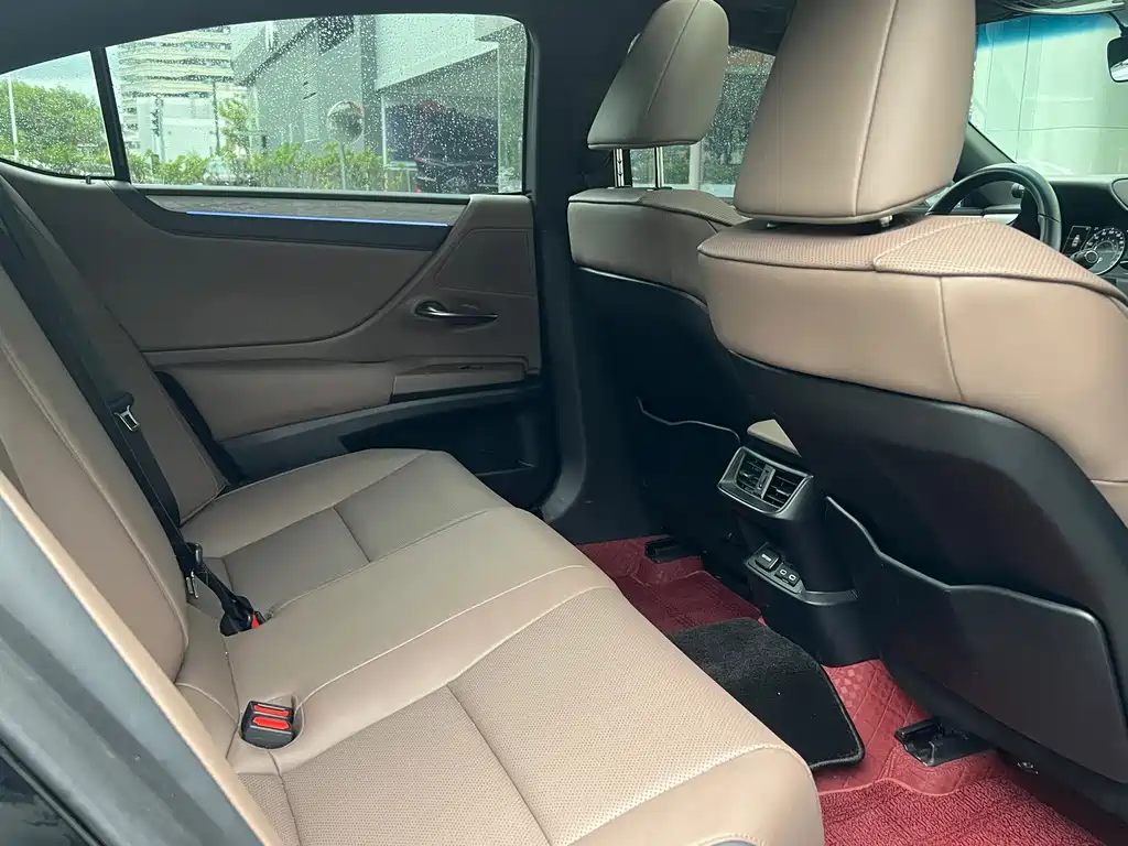 Lexus ES — миниатюра 10
