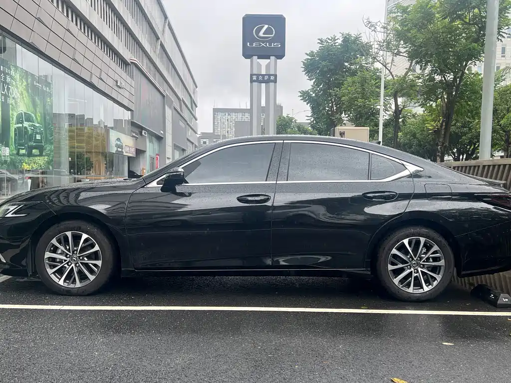 Lexus ES — миниатюра 14