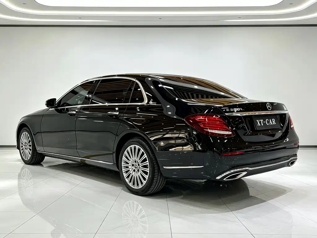 Mercedes-Benz E-Class — миниатюра 11