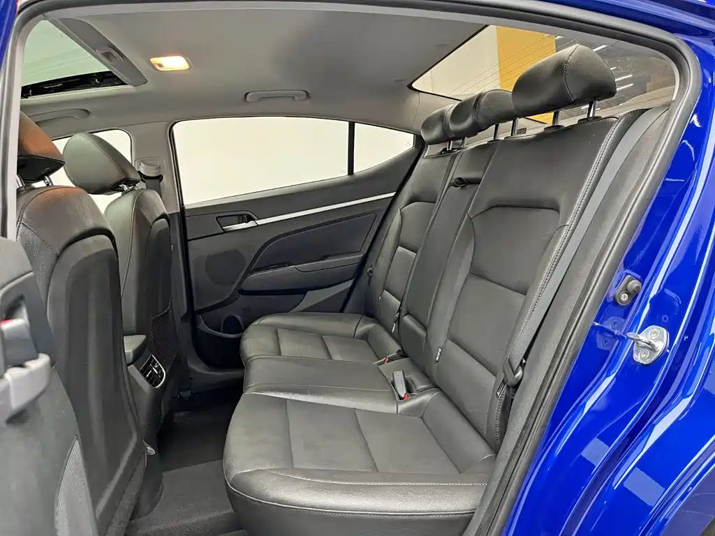 Hyundai Elantra — миниатюра 14
