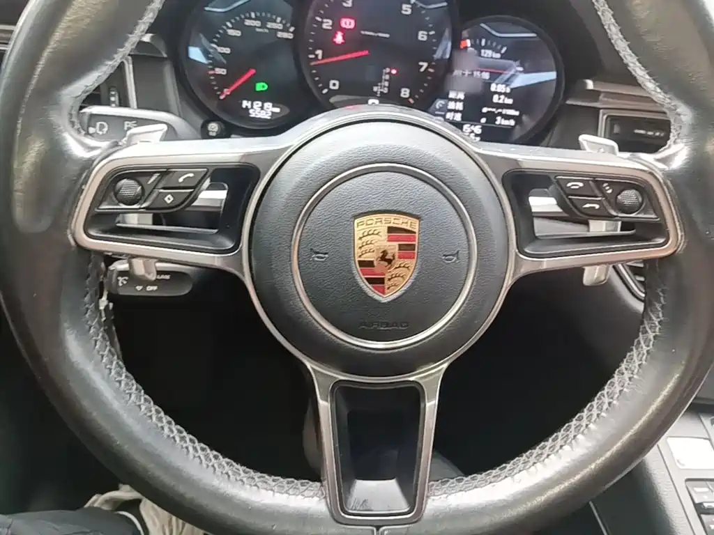 Porsche Macan — миниатюра 11