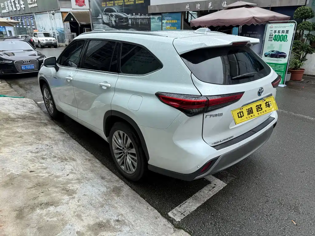 Toyota Highlander 2022 2.5L Luxury 7 мест