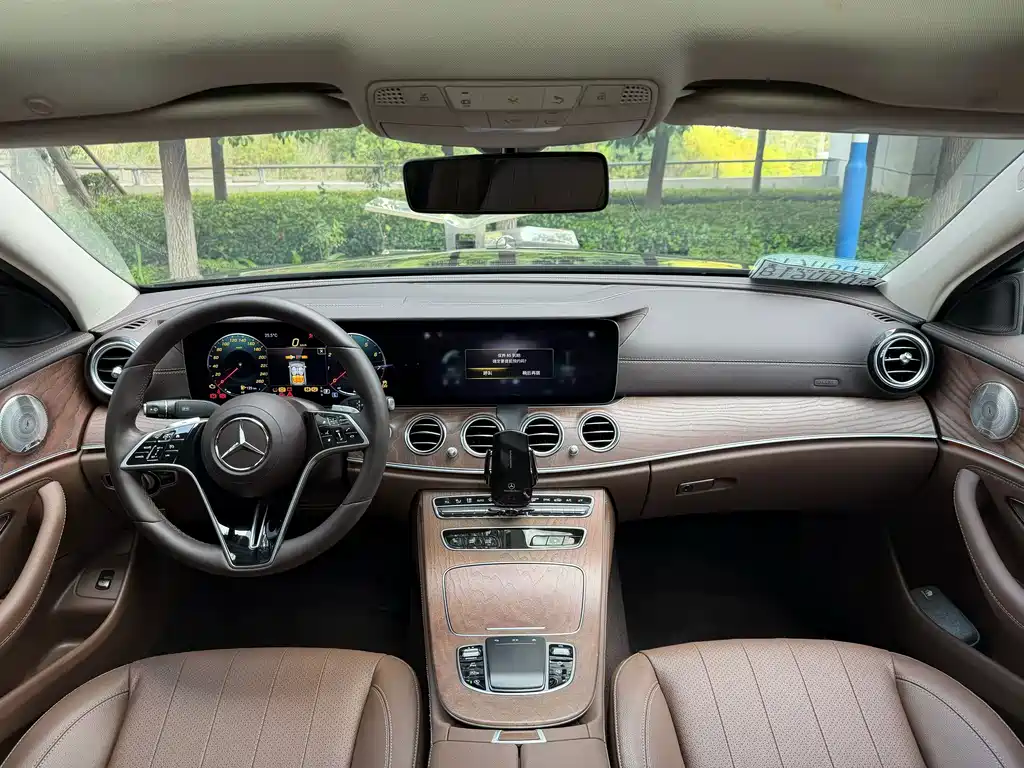 Mercedes-Benz E-Class — миниатюра 5