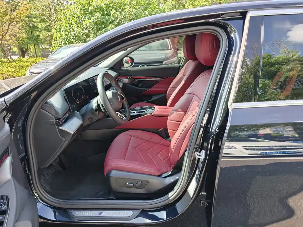 BMW 5 Series — миниатюра 10