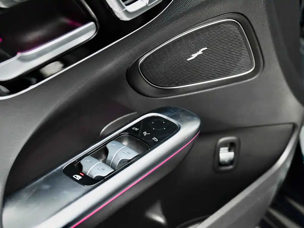 Mercedes-Benz C-Class — миниатюра 21