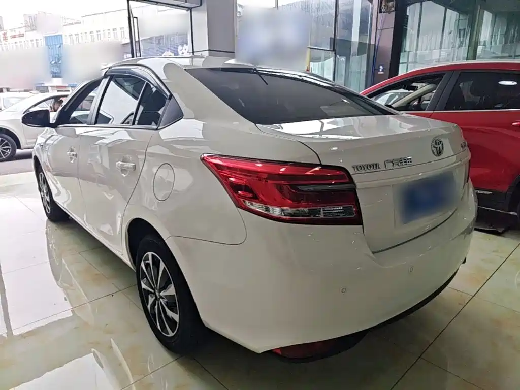 Toyota Yaris L — миниатюра 5