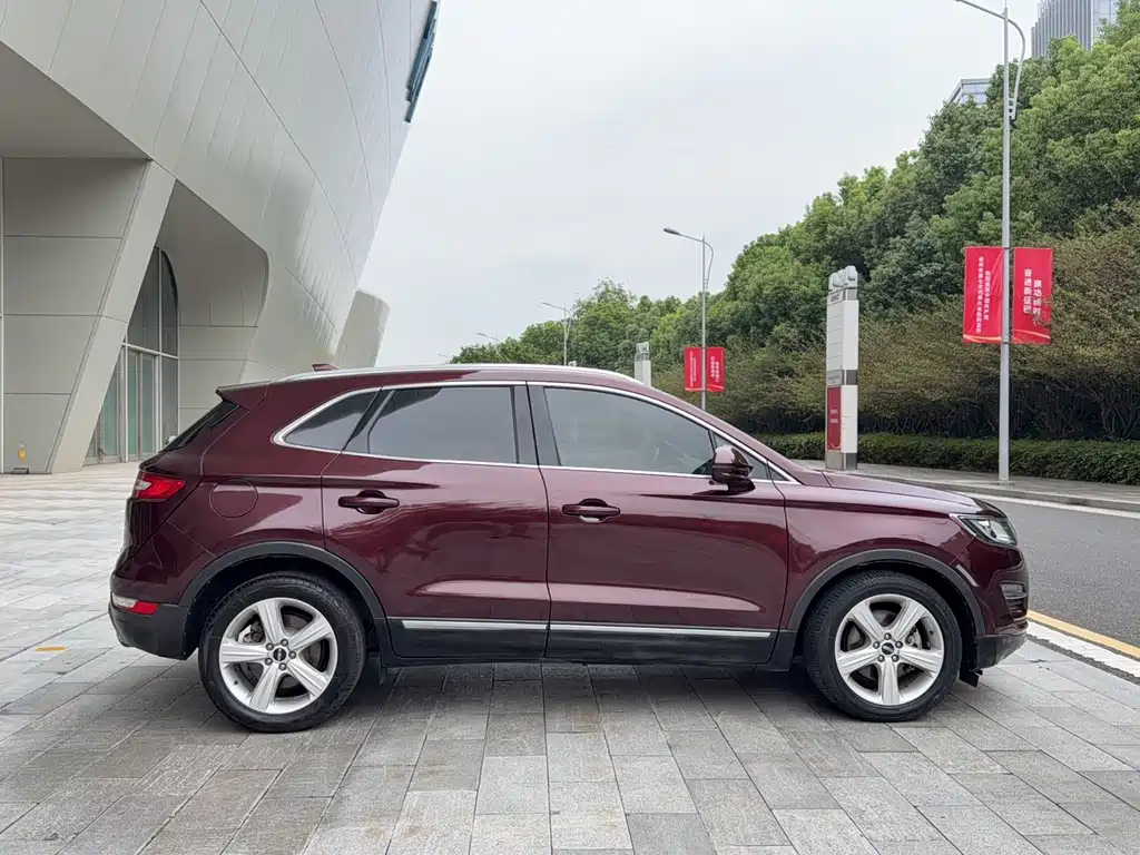 Lincoln MKC — миниатюра 4