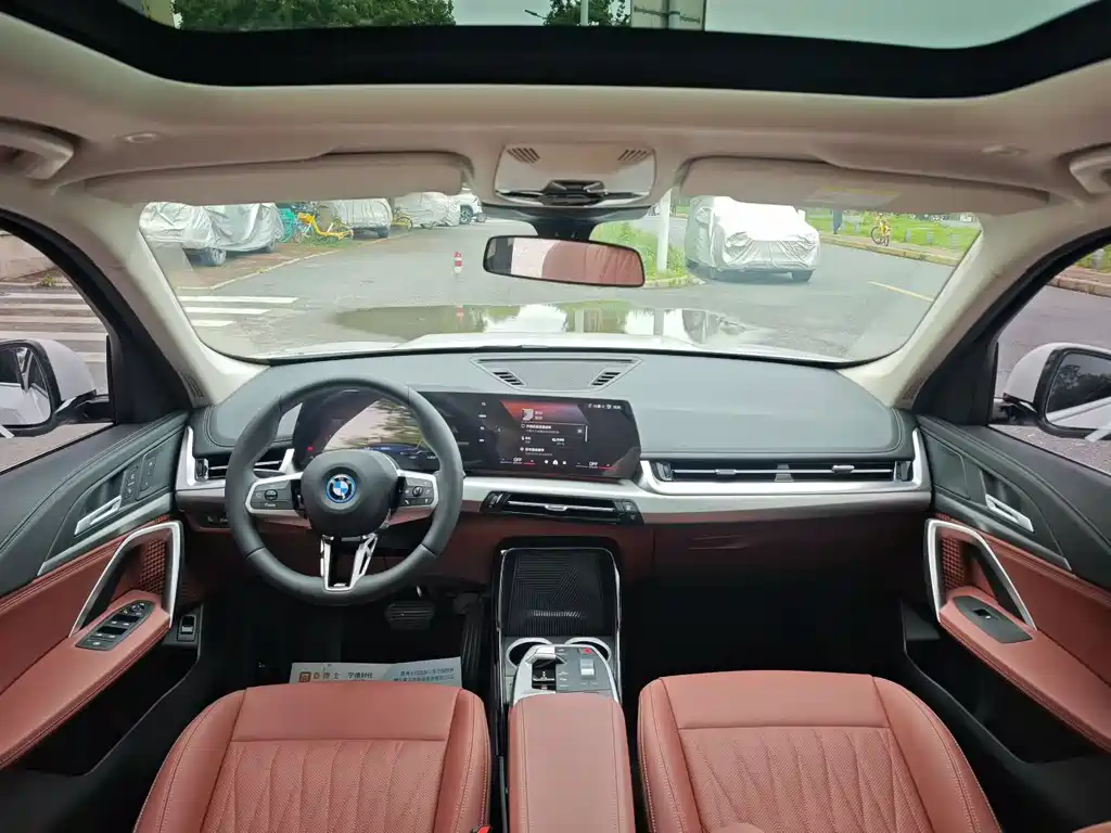 BMW iX1 2025 eDrive25L M Sport