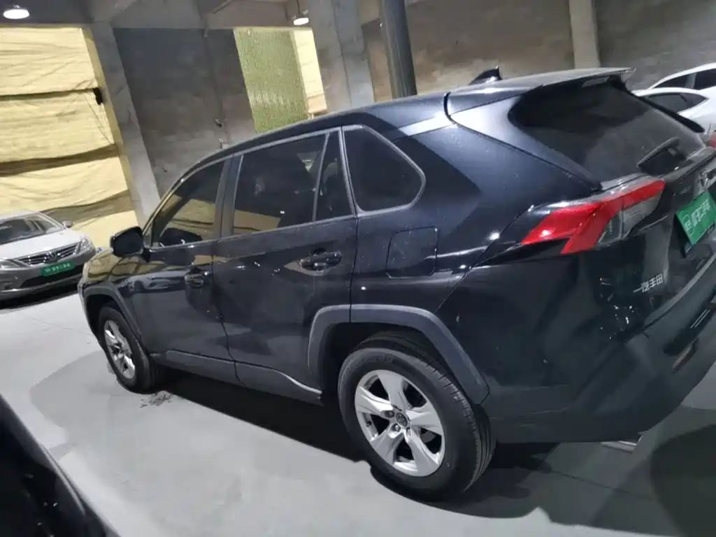 Toyota RAV4 — миниатюра 4