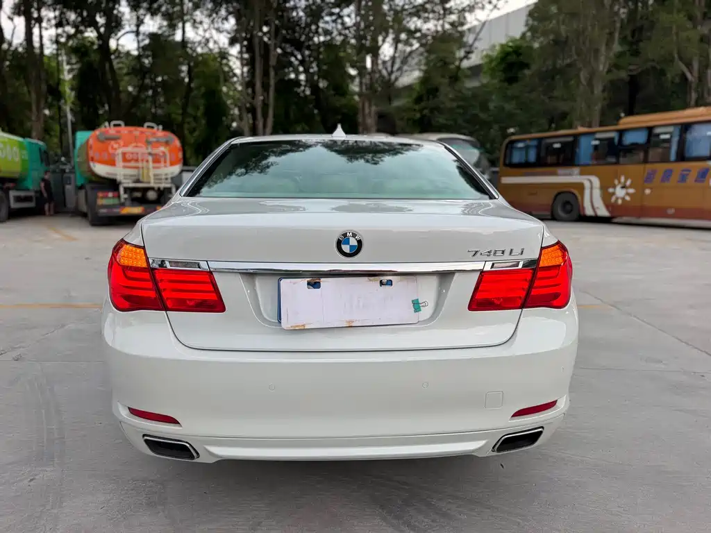 BMW 7 Series — миниатюра 18