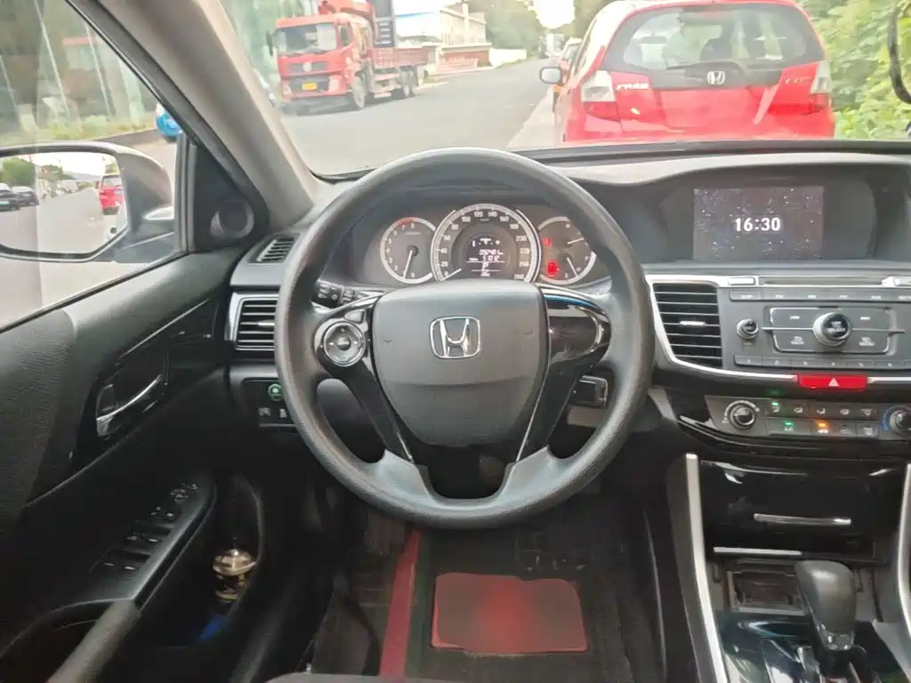 Honda Accord — миниатюра 11