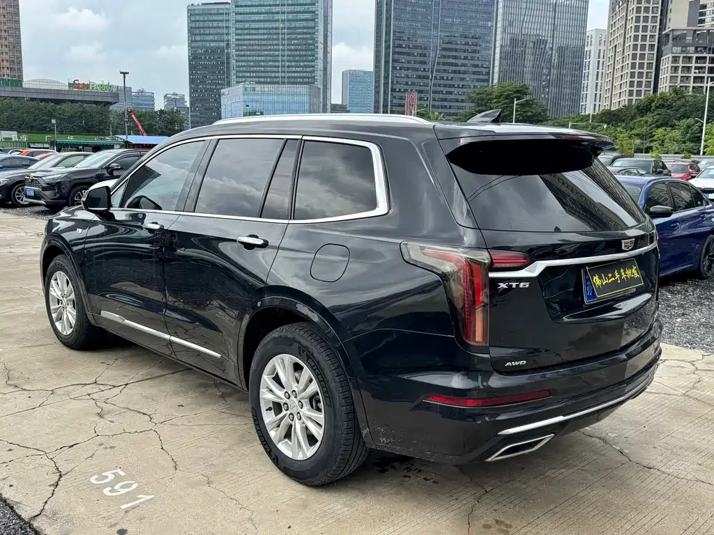 Cadillac XT6 2021 28T мест