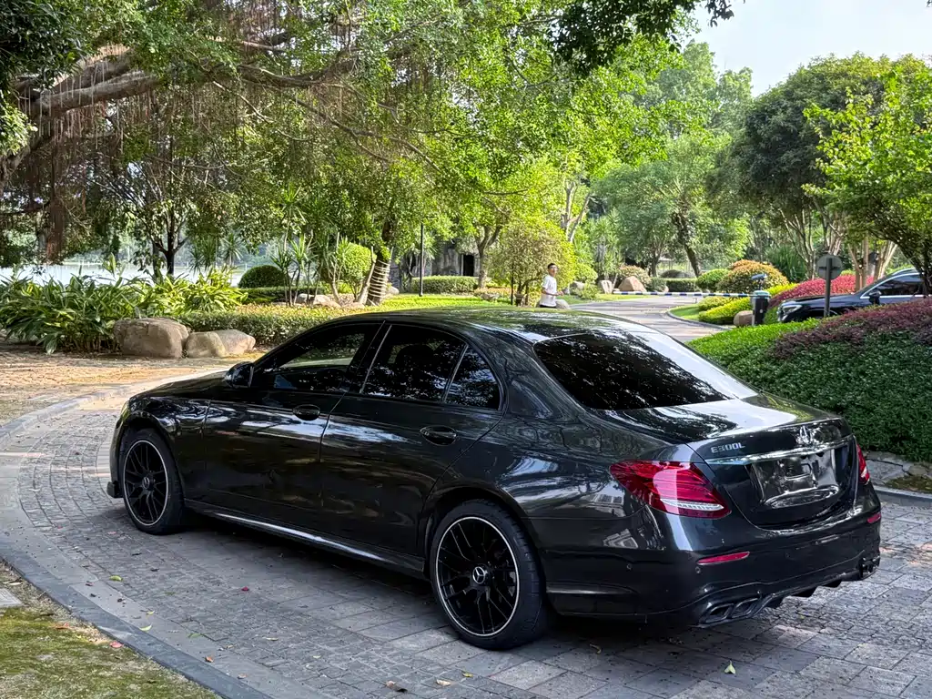 Mercedes-Benz E-Class — миниатюра 6