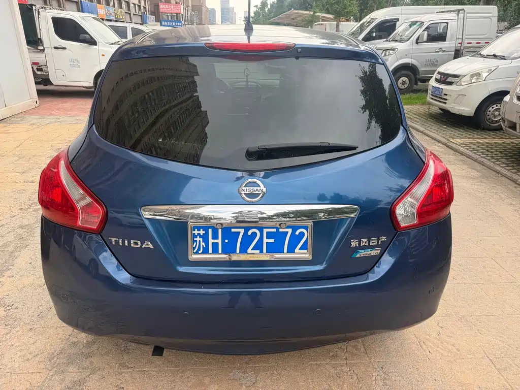 Nissan Tiida 2011 1.6L CVT Luxury