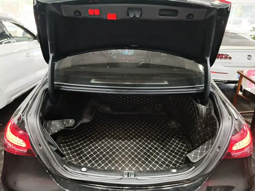 Mercedes-Benz E-Class — миниатюра 19