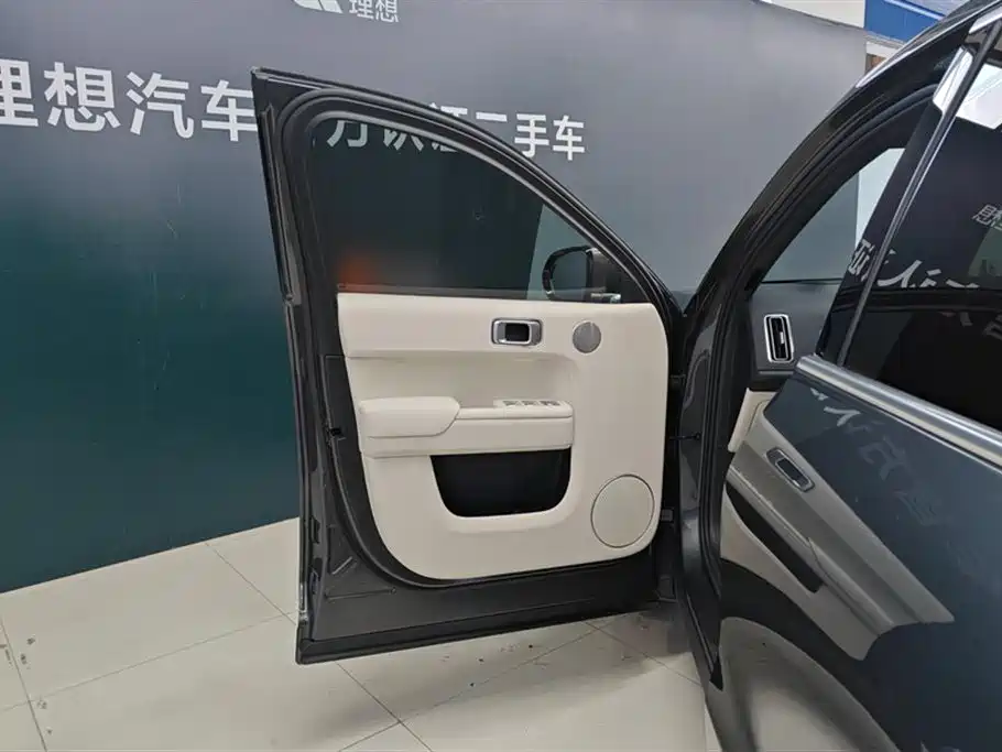 Li Auto L8 2023 Pro