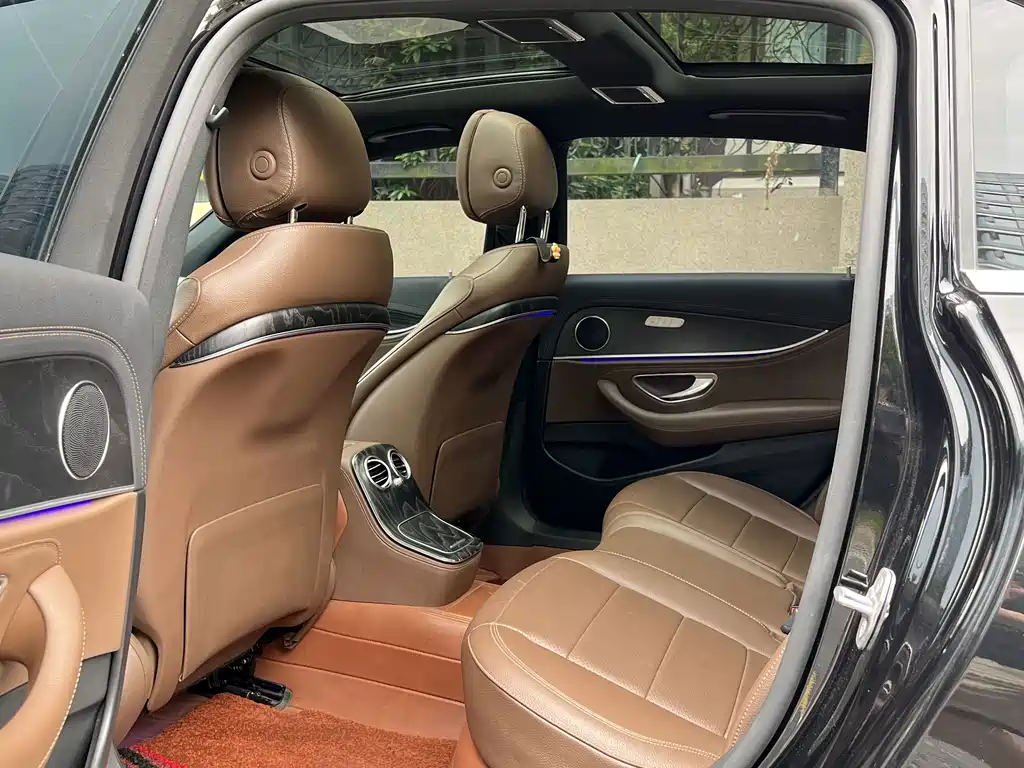 Mercedes-Benz E-Class — миниатюра 11