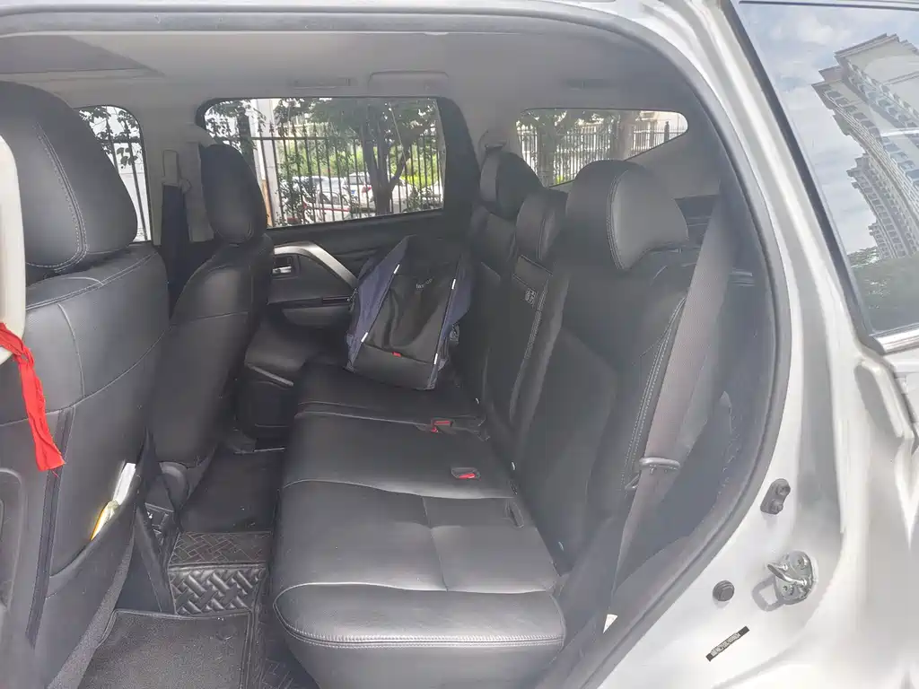 Mitsubishi Pajero Sport (Import) — миниатюра 4