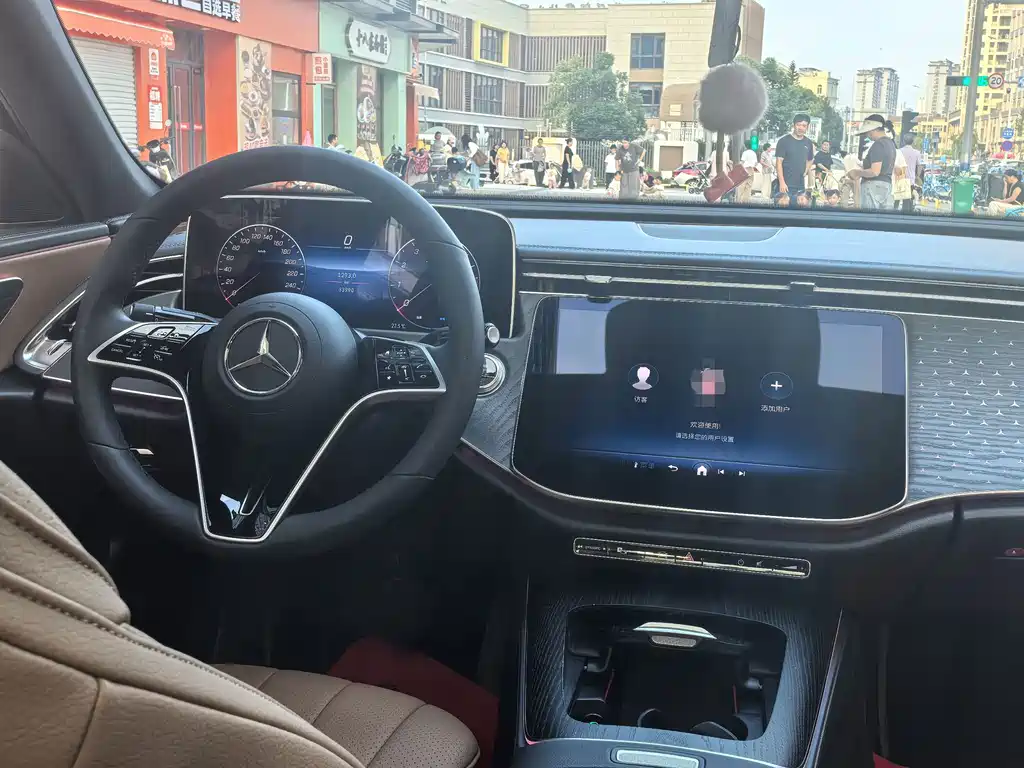 Mercedes-Benz E-Class — миниатюра 7