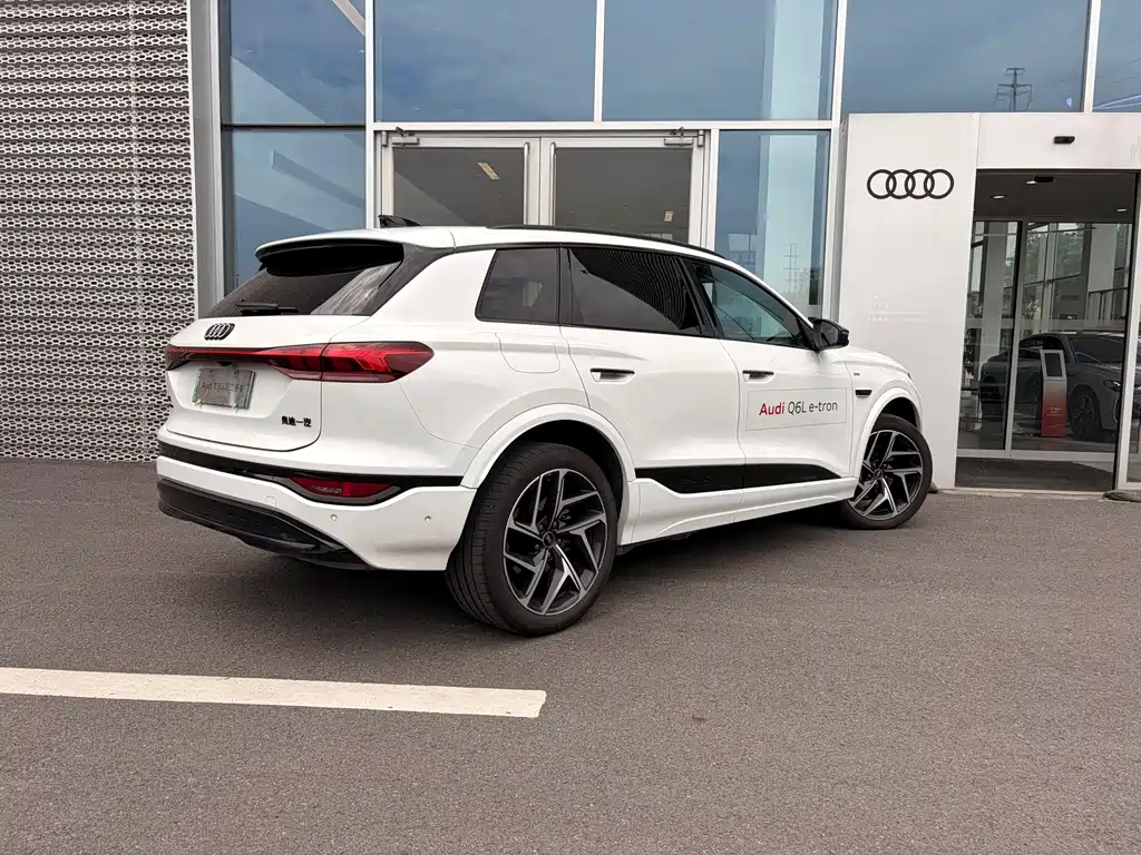Audi Q6L e-tron
