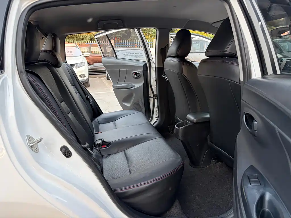 Toyota Yaris L — миниатюра 13