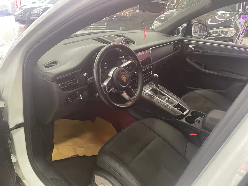 Porsche Macan — миниатюра 6