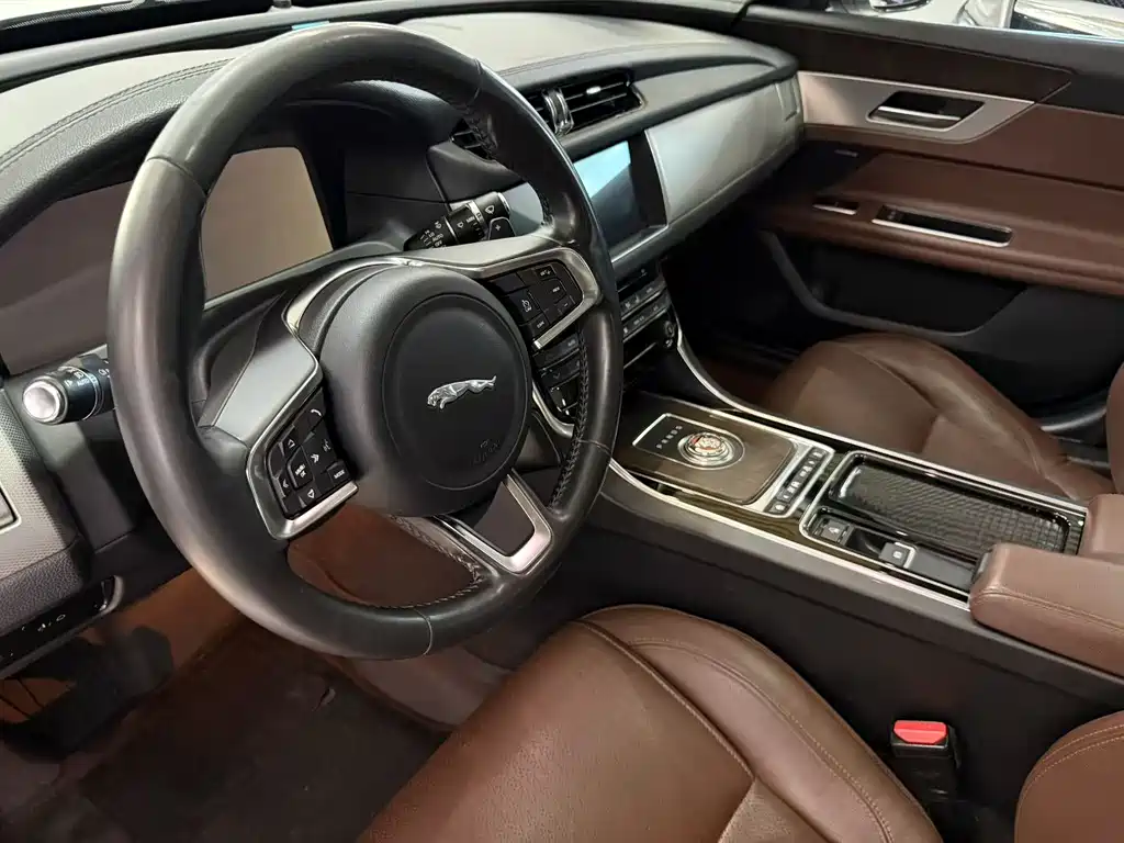 Jaguar XFL — миниатюра 7