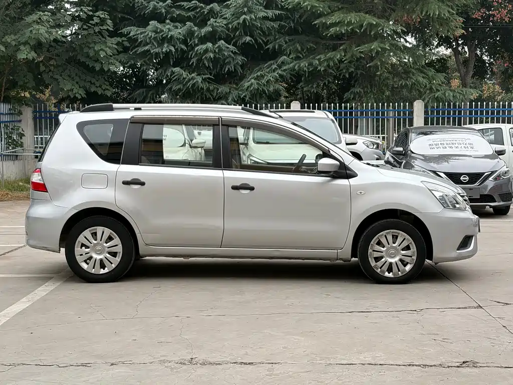 Nissan Livina — миниатюра 15