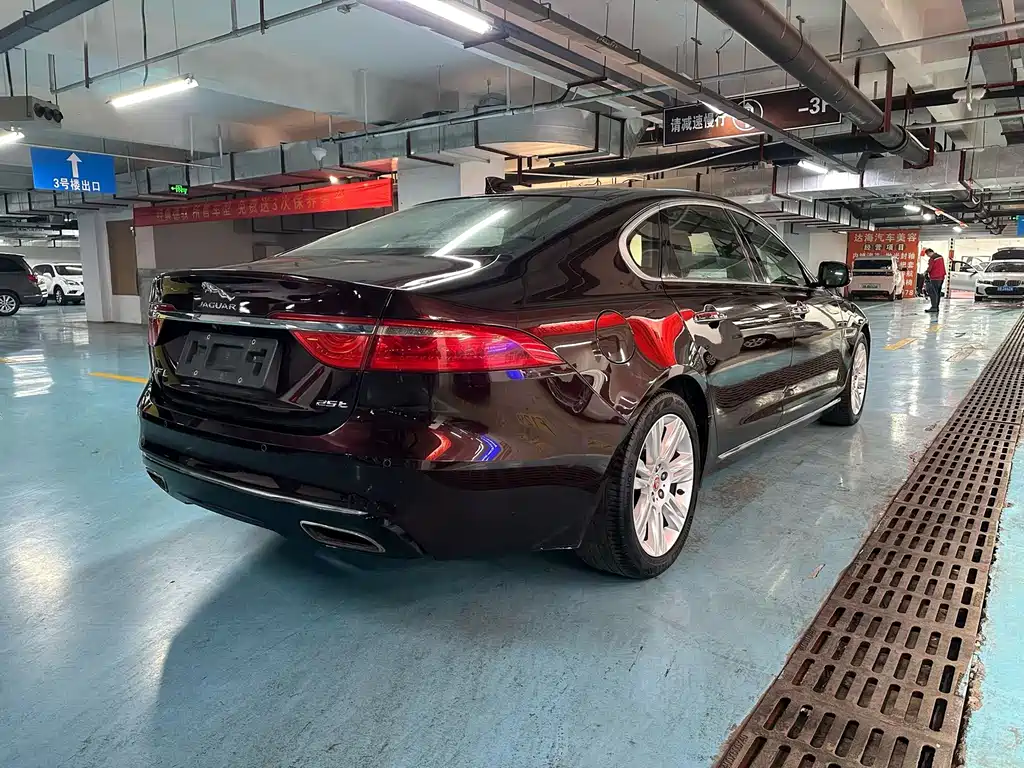 Jaguar XFL — миниатюра 6