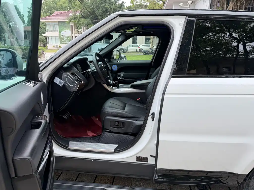 Land Rover Sport PHEV — миниатюра 8