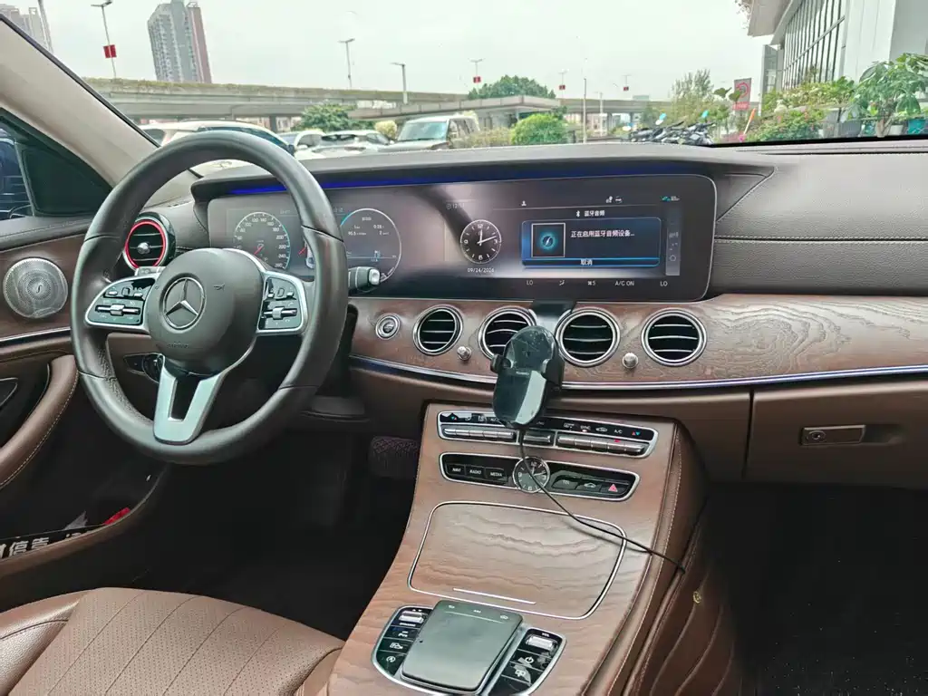Mercedes-Benz E-Class — миниатюра 9