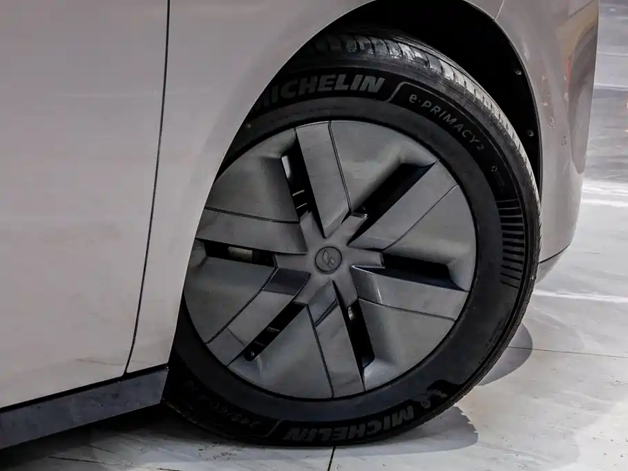 Li Auto Li MEGA — миниатюра 3