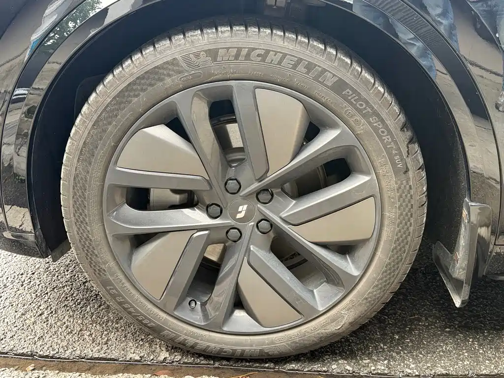 Li Auto Li L8 — миниатюра 16