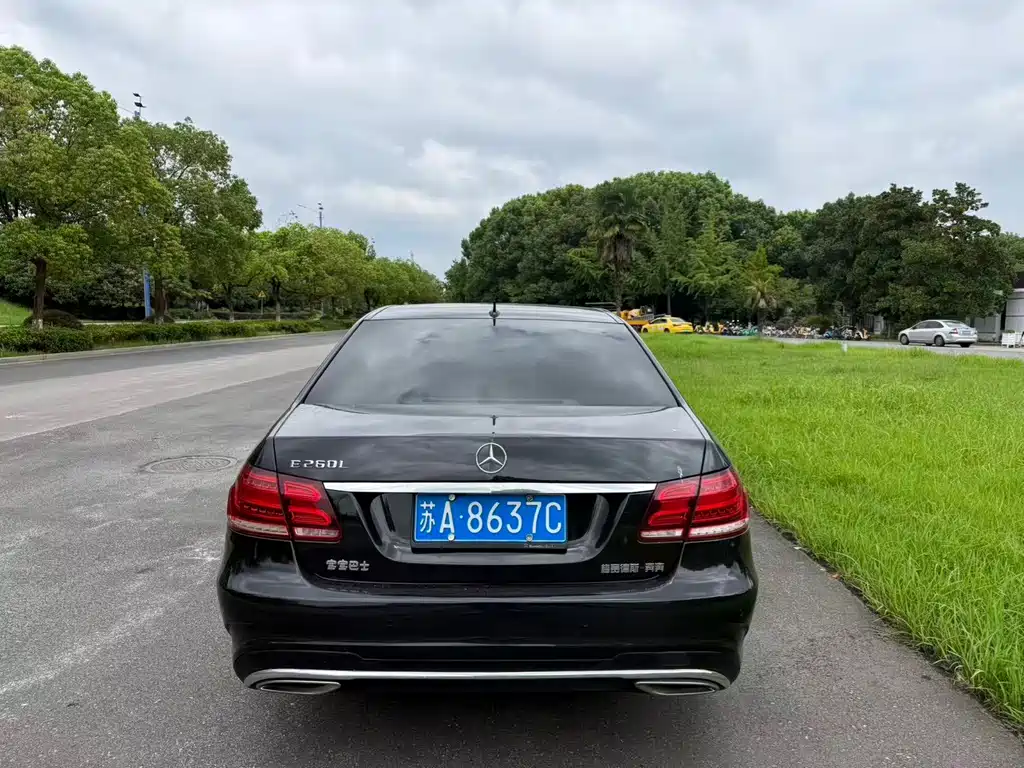 Mercedes-Benz E-Class — миниатюра 7