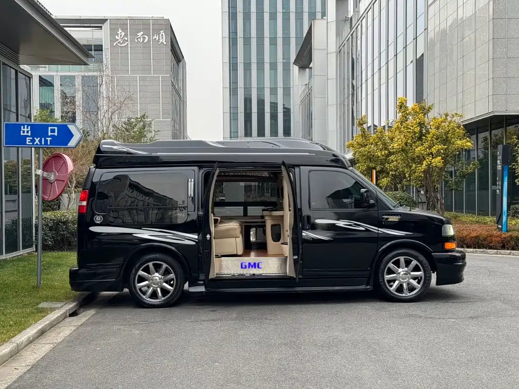 GMC Savana 2011 5.3L 7 мест