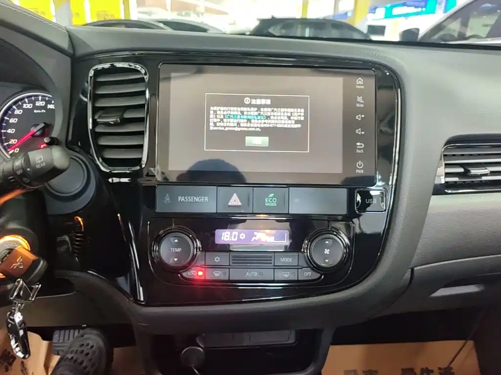 Mitsubishi Outlander — миниатюра 13