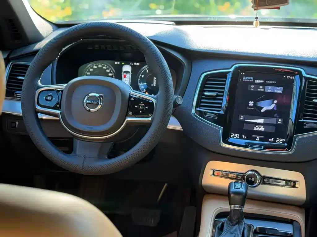 Volvo XC90 — миниатюра 19