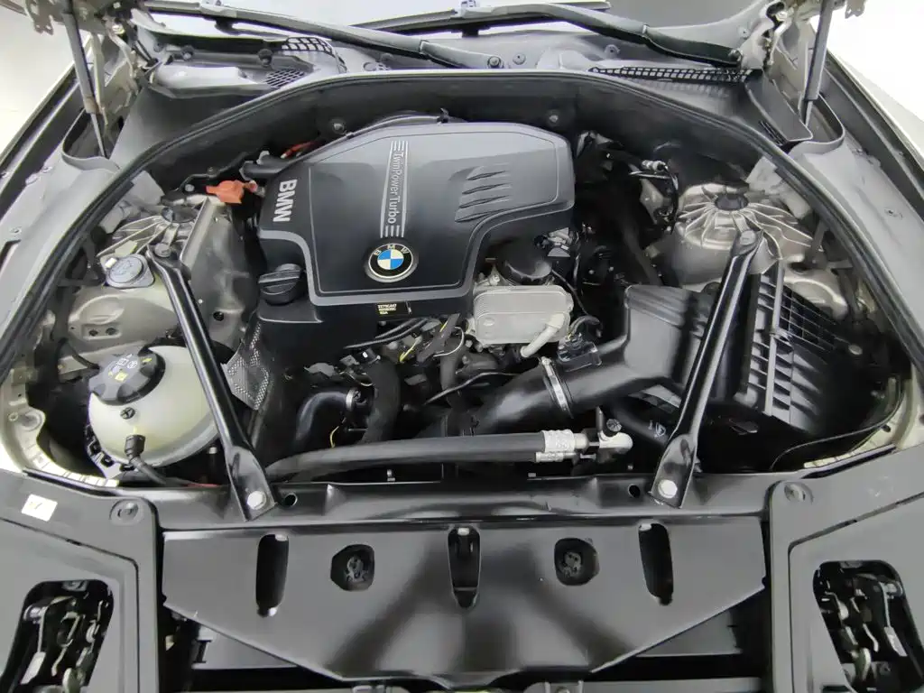 BMW 5 Series — миниатюра 6