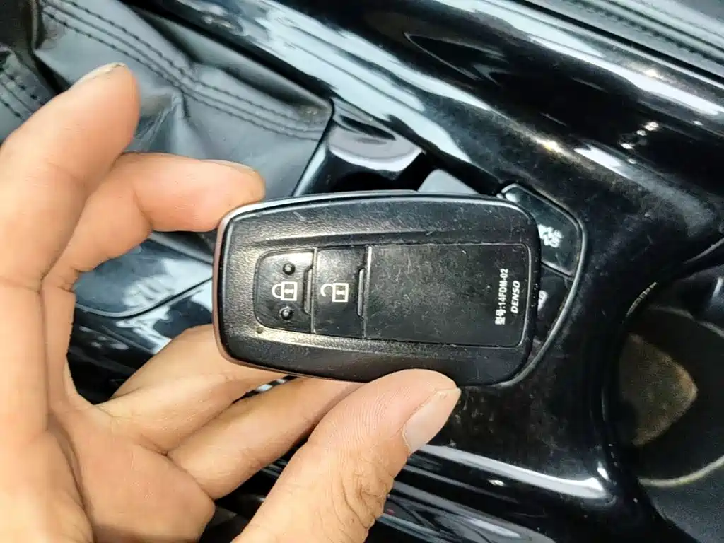 Toyota IZOA — миниатюра 13