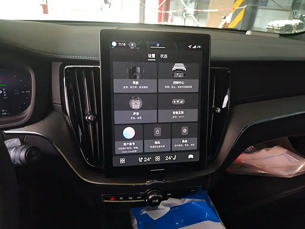 Volvo XC60 PHEV — миниатюра 9