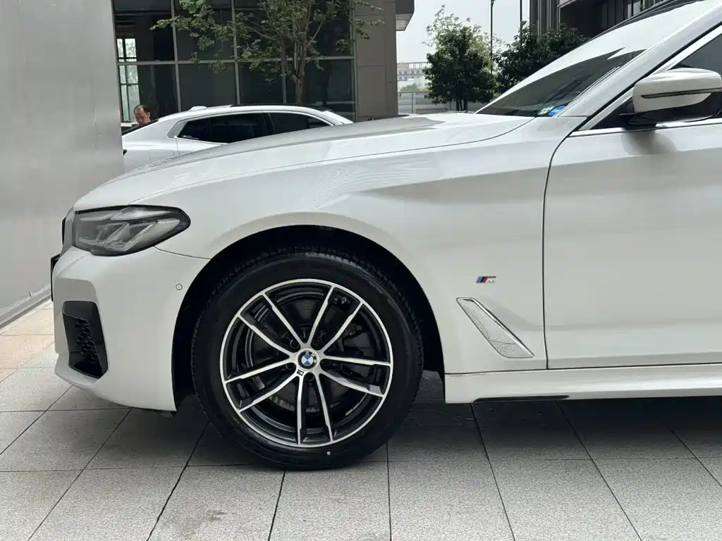 BMW 5 Series — миниатюра 14