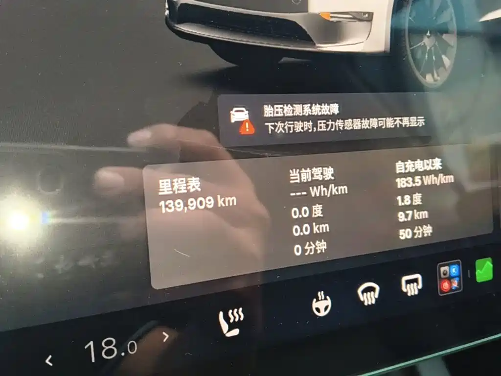 Tesla Model Y — миниатюра 12