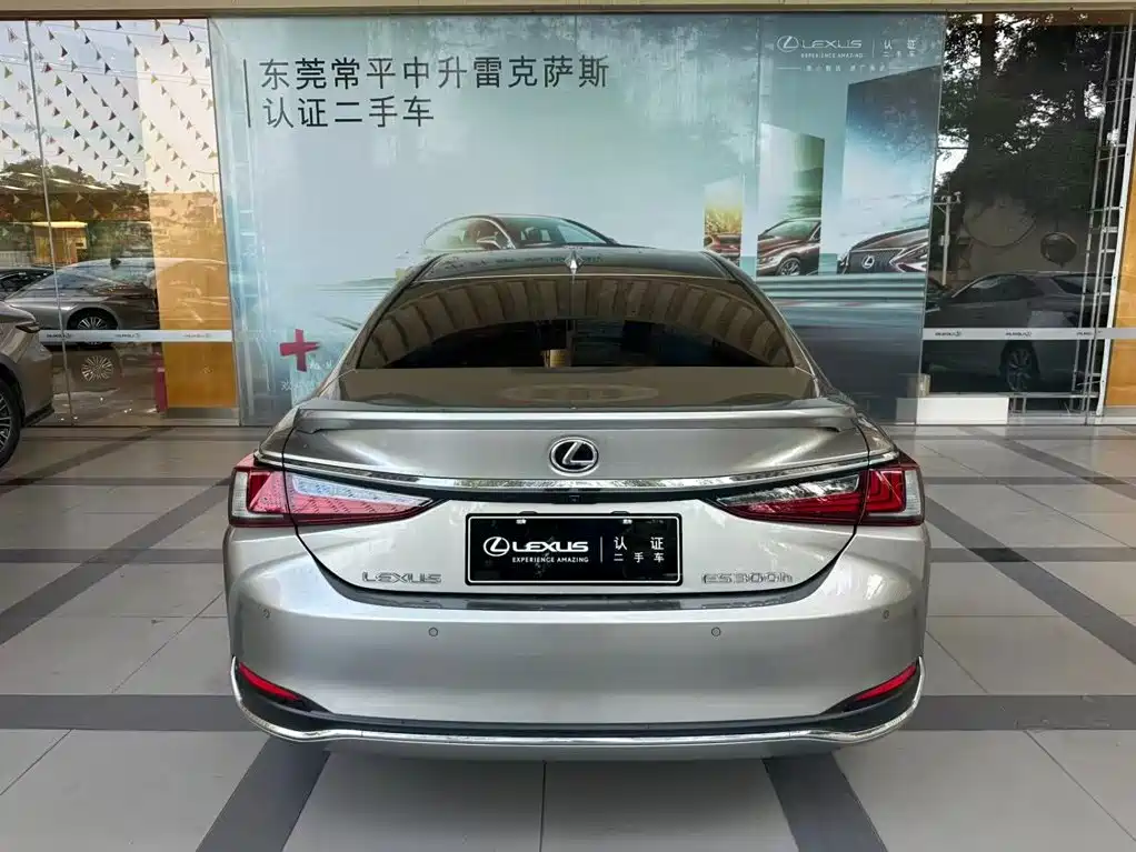 Lexus ES — миниатюра 10
