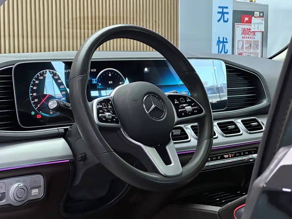 Mercedes-Benz GLE (Import) — миниатюра 9