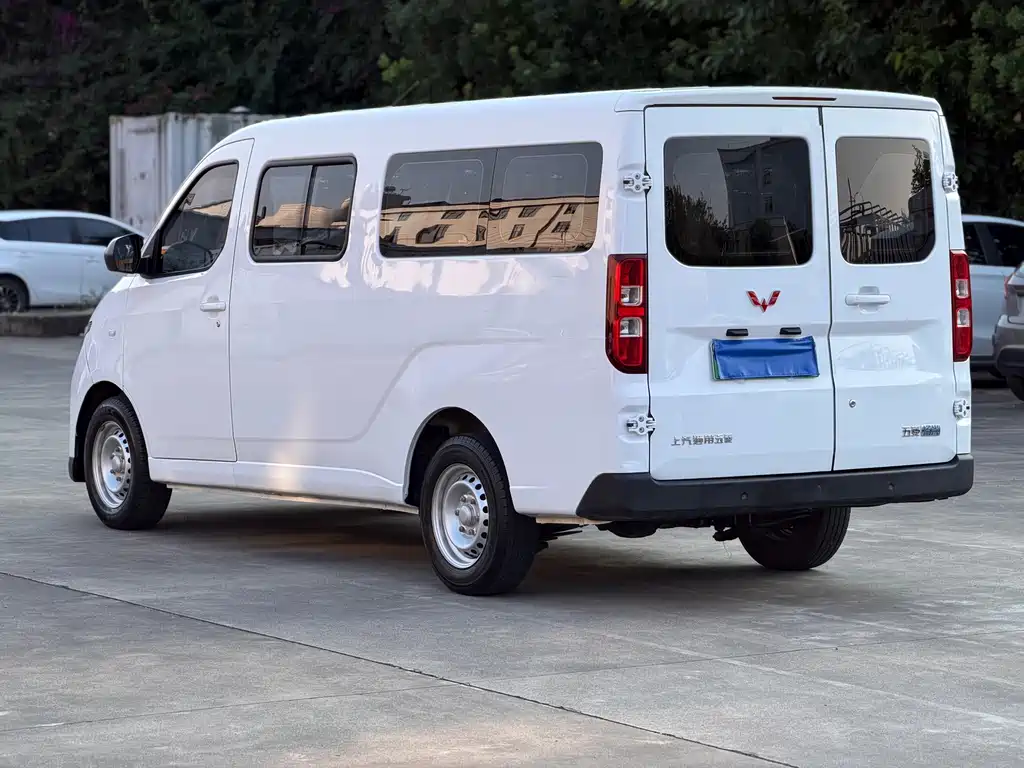 Wuling Yangguang — миниатюра 4