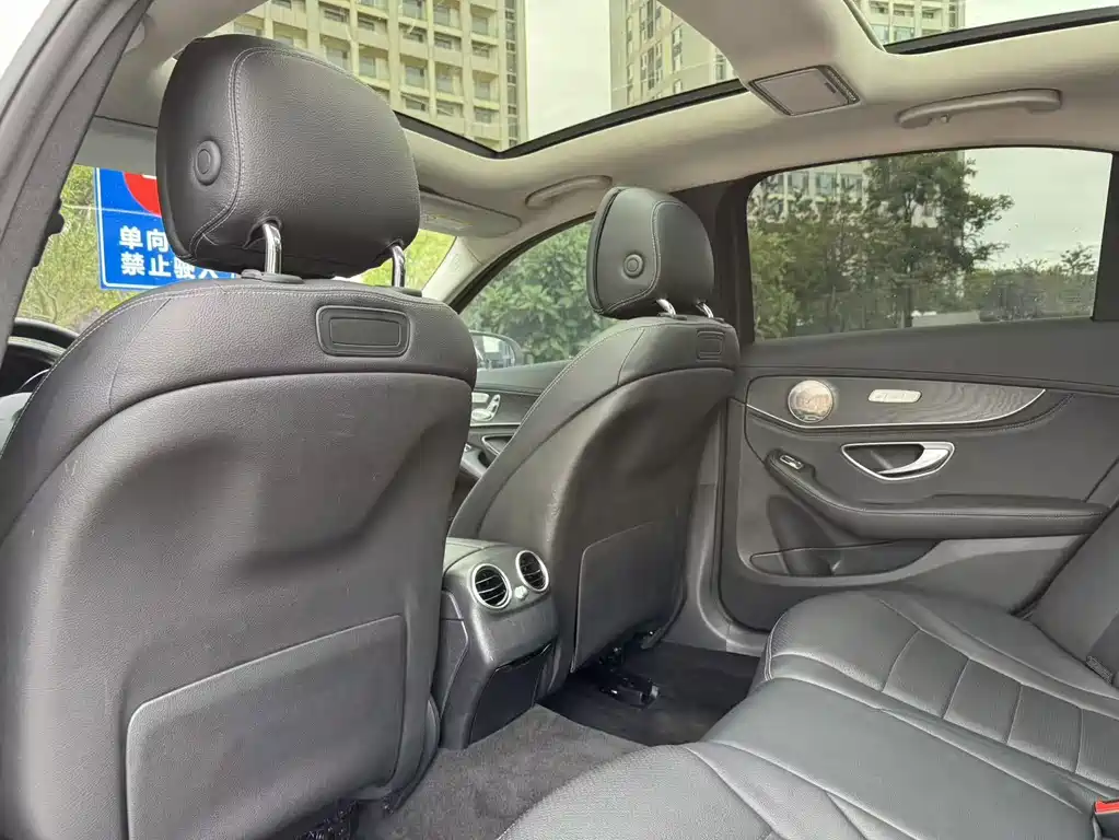 Mercedes-Benz C-Class — миниатюра 18